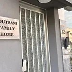 Lägenhet Moutsani Family